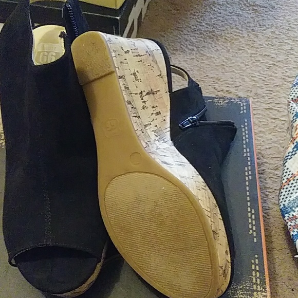 Sandals - Picture 3 of 3